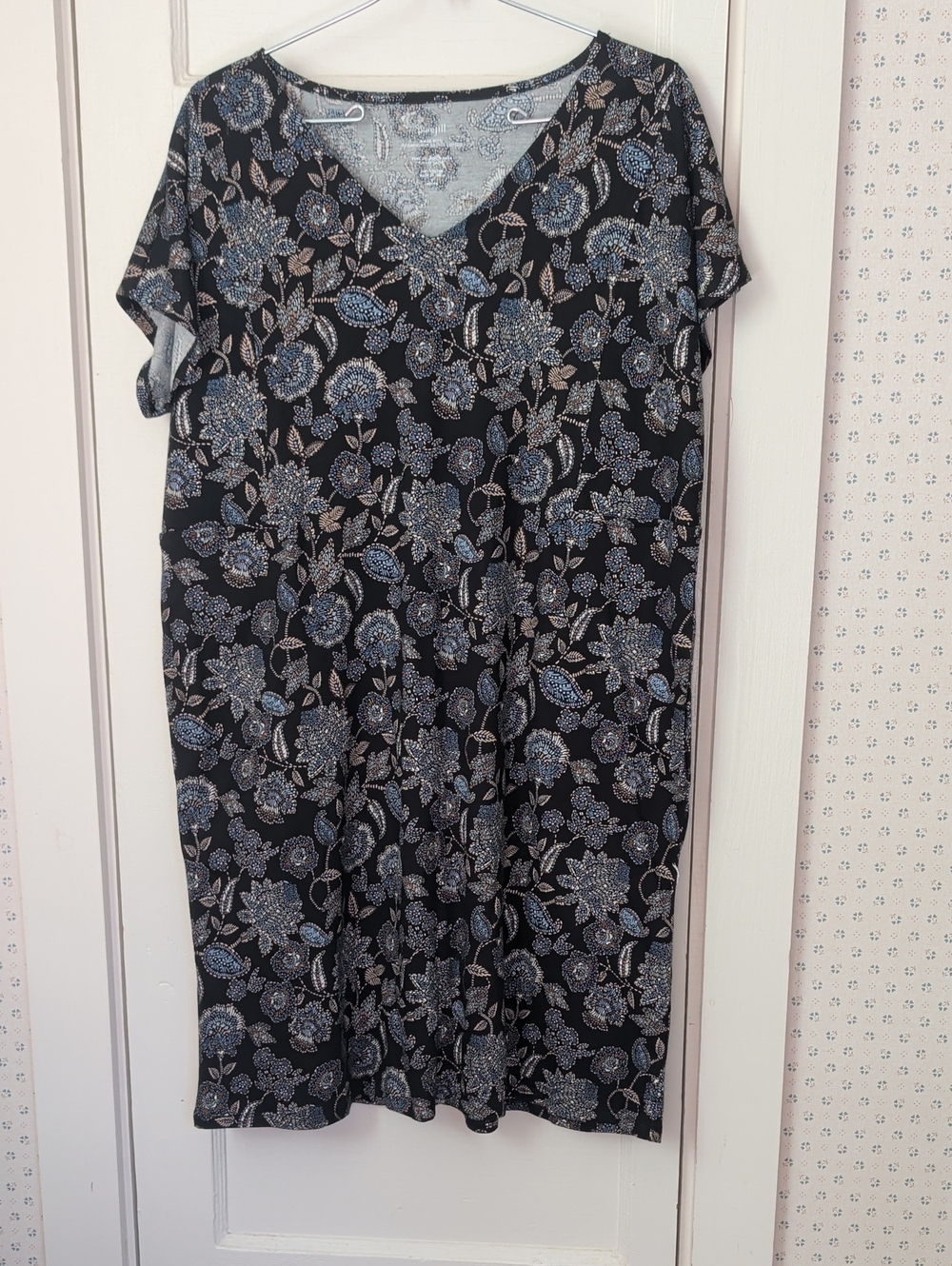 pure jill Garden Floral T-shirt Dress M petite Organic Cotton Black V-Neck Soft
